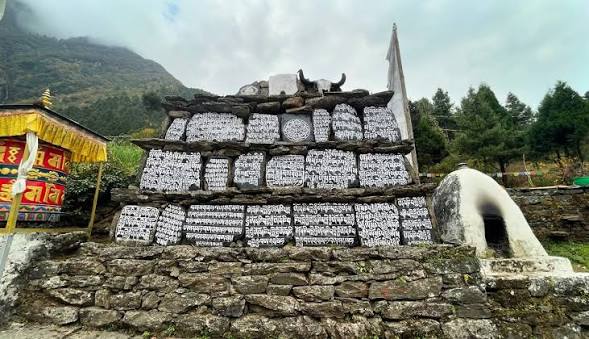 4th Stop LUKLA TO PHAKDING As I started off towards Phakding, I walked  along huge carved prayer stones. Known as Mani stones, they had Buddhist  mantras intricately carved on them. The whole