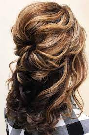 Modern Twisted Half Up Style Halfup Got So Busy Dealing With Wedding Troubles That Forg Mother Of The Groom Hairstyles Mother Of The Bride Hair Hair Styles