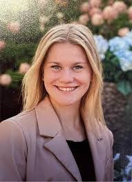 Lori Beane's Instagram, Twitter & Facebook