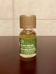 New Body Shop Holiday Garland Home Fragrance Oil For Burner Warm Diffuser Pine Affilink Essentialoils Essent Fragrance Oil Home Fragrance Holiday Garlands