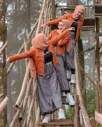 Sayangnya, kini mereka sudah sibuk dengan dunia barunya. 22. Couple Bertiga Bareng Sahabat Ootd Hijabkeceeh Facebook