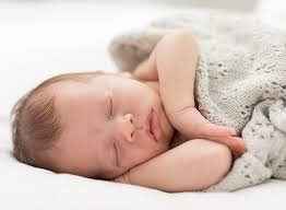 The best diy newborn photography lighting is the natural one, coming from a bright window with not so strong sun rays. 22 Expert Tips For Getting Amazing Diy Newborn Pictures