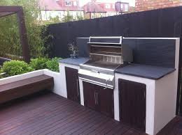 This beautifully built and elegantly designed bbq shelter enables you to enjoy barbecues whatever the weather. Garden In West London Paul Newman Landscapes Modern Garden Homify Outdoor Bbq Area Outdoor Kitchen Design Modern Garden Design