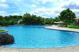  kolam renang yang bersih dengan prasarana yang baik menjadi kriteria pendukung yang penting selama belajar renang. Gading Raya Padang Golf Club