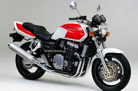 The proportions of the stock cb1000 are a bit off for a traditional cafe racer look, but due to some customization on the frame and suspension, it's hard to tell that this bike has a brutal 1000cc engine. 1992 Honda Cb1000 Super Four