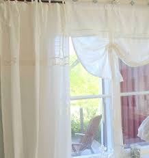 Romantisch Verspielt Bestickte Schlaufen Gardine Lina White Franzosischer Landhausstil In Weiss Welch Zauberhafte Gardi Gardinen Gardinen Weiss Gardinen Set
