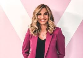 Lorella cuccarini persili is an italian showgirl, television personality, dancer, singer, and actress. Lorella Cuccarini Landet In Amici Nach Welt