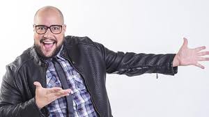 Tiago abravanel vai subir ao altar com o namorado fernando poli. Tiago Abravanel Flagra O Avo Silvio Santos De Pijama Tititi