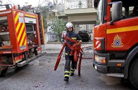 Φωτιά ξέσπασε πριν λίγη ώρα σε μονοκατοικία στην πετρούπολη, επί της οδού αθανασίου διάκου. Fwtia Petroypolh Pyrkagia Se Polykatoikia Eidhseis Pagenews Gr