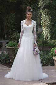 Brautgürtel aus hochwertigem leder, veganen materialien, mit perlen, strass oder floralen elementen lenken den blick ein mal mehr auf die braut und geben dem look ein schönes finish. Brautkleid Mit Perlen Weddix