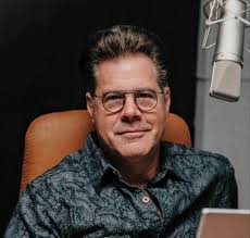 Robert Brighton's Instagram, Twitter & Facebook