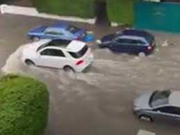 Buses and cars were left stranded when roads across london flooded on sunday, as repeated thunderstorms battered the british capital. Flash Floods In London After Heavy Rain In The Capital Digichat
