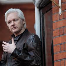 In den usa drohen julian assange bei einer verurteilung bis zu 175 jahre freiheitsstrafe. Wikileaks Has A New Editor In Chief Because Julian Assange Has No Internet Access The Verge