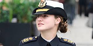 Las fotos de la princesa Leonor en una playa de Uruguay, portada en España