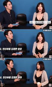 중국에서는 수나라 때, 한국에서는 고려 때 처음 시작했다.조선때는 거의 경복궁 근정전에서 치려졌다. Rn2qdlibanptsm