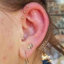 About 3 days after i got it, the bottom gem fell out but i thankfully managed to get it back in. Luckysnoho A Beautiful Triple Forward Helix Set Up Done By Zwpiercing Luckysnoho Northamptonma Piercin Earings Piercings Helix Piercing Red Earrings Stud