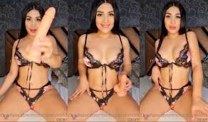 Martina Smith Che Mostra Giocattoli Erotici Succhiando Un Dildo - Cnn Amador