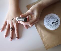 Natural Diy Henna Pack Henna Kit Enough For 50 Designs By Namastecollectivee With Images Henna Kit Diy Henna Henna Tattoo Kit