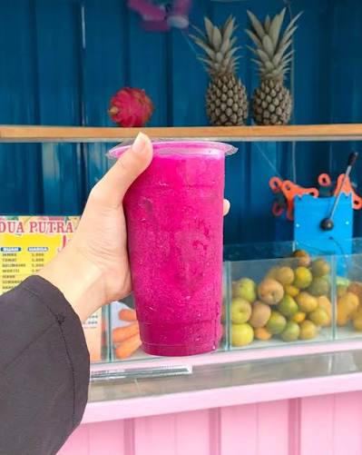 JUS JUMBO DENGAN BANYAK PILIHAN BUAH MULAI 5 RIBUAN Buat kalin pencinta jus  buah wajib banget sih cobain jus buah jumbo yang satu ini. Warga beji sini  merapat dulu deh. Ini itu