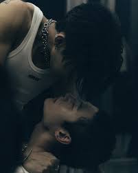 KIRE 玩慾情歌下猛藥挑戰男男愛戀