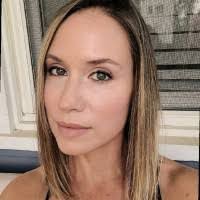 Sara Davenport's Instagram, Twitter & Facebook