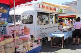 Le Roi Du Macaron Marche De Saint Palais Sur Mer Http Www Saint Palais Sur Mer Com Faire Marchesshopping Marches Saint Palais Charente Maritime Macaron