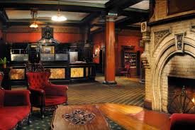 Hal mistis juga bisa muncul akibat rasa ketakutan kita sendiri yang nantinya berujung ke halusinasi dan delusi. Ini Dia Kisah 7 Rumah Hantu Yang Beneran Ada Di Dunia Berani Baca