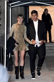 Shailene woodley is currently dating new zealand rugby player ben volavola. Shailene Woodley Locks Lips With Boyfriend Ben Volavola As She Makes It Instagram Official Pics Entertainment Tonight