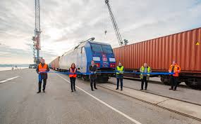 #suzukibolancargo #bankfinance #usmancreatives in this video you will came to know about suzuki bolan cargo bank finance complete details. Bayernhafen Businesses Bank On Climate Friendly Rail Service Non Stop From Lower Bavaria To The North Sea