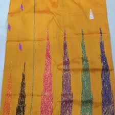 Dalam beberapa ritual adat terutama pernikahan, sarung sutra bugis (lipa' sabbe) adalah setelan utama—di luar jas tutup dan baju bodo. Sarung Bugis Lipa Sabbe Shopee Indonesia
