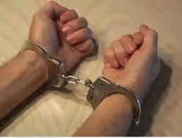 Only the player who locked them can unlock their handcuffs using a handcuffs key. How To Escape From Handcuffs 3 Steps Instructables