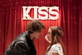 If the clock strikes midnight tonight on the west coast and. Kritiken Kommentare Zu The Kissing Booth Moviepilot De