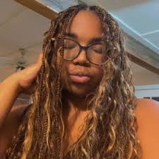 Victoria Valentino (@vicvalentinoo)