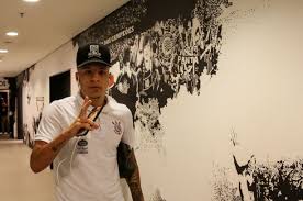 Guilherme antonio arana lopes (born 14 april 1997), known as guilherme arana, is a brazilian professional footballer who plays as a left back arana was promoted to corinthians main squad after the 2014 copa são paulo de futebol júnior final and was an unused substitute in twelve matches of. Guilherme Arana Explica Comemoracao De Gol Contra O Sport E Revela Desafio Com Amigos