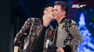 Tuy nhiên trong buổi đầu gặp gỡ tại phòng trà năm 2002, nghe. Vtc14 Sá»± Tháº­t Ä'am CÆ°á»›i Ngay 15 5 Cá»§a Ä'am VÄ©nh HÆ°ng Va DÆ°Æ¡ng Triá»‡u VÅ© Youtube