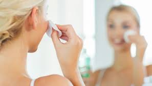 Rosenblüten enthalten wertvolle antioxidantien und werden schon seit der antike zur. Diy Gesichtswasser Gegen Unreine Trockene Haut Mit Gurke Gruntee Codecheck Info