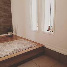 玄関のくま 可愛くてお気に入り 今日は珍しく連投 掃除が捗ってウキウキなのです 一条工務店 ismart アイスマート 平屋 平屋暮らし 玄関 おきもの 二連窓 innatural もたない暮らし ミニマリストを目指す ミニマリスト 断捨離 整理整頓 玄関 断