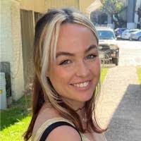 Elise Dean's Instagram, Twitter & Facebook