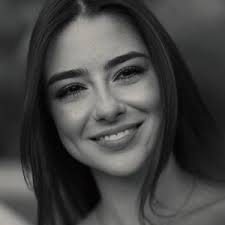 Iris Sena (@isbiris_)