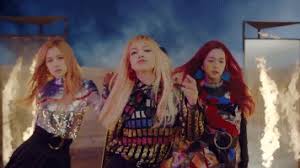 Jennie, jisoo & rosé] meomchul su eomneun i tteollimeun on and on and on nae jeonbureul neoran my love is on fire now burn baby burn 불장난 my love is on fire so don't play with me boy 불장난. Blackpink Playing With Fire Not My Gif On We Heart It