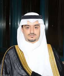 الأمير عبد العزيز بن فهد بن عبد العزيز آل سعود (15 أبريل 1973) هو الابن الأصغر من أبناء الملك فهد بن عبد العزيز آل سعود ، ووزير الدولة عضو مجلس الوزراء سابقاً ورئيس ديوان مجلس الوزراء سابقا، أمه الأميرة الجوهرة بنت إبراهيم بن عبد العزيز ال إبراهيم وكان جدها عبد العزيز ال. Ø¨Ø§Ù„ØµÙˆØ± ØªØ¹Ø±Ù Ø¹Ù„Ù‰ 33 Ø´Ø®ØµÙŠØ© ÙÙŠ Ø§Ù„ØªØ¹Ø¯ÙŠÙ„Ø§Øª Ø§Ù„ÙˆØ²Ø§Ø±ÙŠØ© Ø§Ù„Ø¬Ø¯ÙŠØ¯Ø© Ø¨Ø§Ù„Ø³Ø¹ÙˆØ¯ÙŠØ© Ø§Ù„Ø¹Ø±Ø¨ ÙˆØ§Ù„Ø¹Ø§Ù„Ù… Ø§Ù„ÙˆØ·Ù†