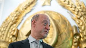 Чем запомнился режиссер владимир меньшов и от чего он умер? Aleksandr Babakov I Vladimir Menshov Pojdut V Gosdumu S Liderskih Pozicij Vedomosti