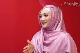 Alasan Sulis Tetap Bertahan Sebagai Penyanyi Religi Hingga Sekarang Halaman All Kompas Com