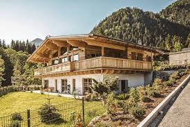 Hahnenkamm ski area and kitzbueheler horn ski area are worth checking out if an activity is on the agenda. Massivholzhaus Kitzbuhel Co2 Neutral Bauen Mit Chiemgauer Holzhaus