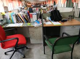 Kami mengintip guru paling cantik disekolah, ibu reyna raihani! apa? Meja Yang Tak Terurus