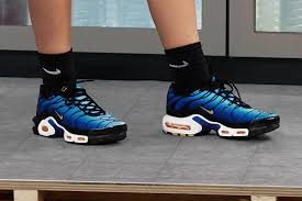 We would like to show you a description here but the site won't allow us. Nike S Og Hyper Blue Tns Available Now In New Regions Sneaker Freaker