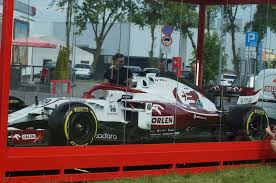 Wejdź i znajdź to, czego szukasz! Do Lublina Przyjechal Bolid F1 Alfa Romeo Racing Wyjatkowy Pojazd Pozostanie W Miescie Przez Tydzien Zdjecia Lublin112 Pl Wiadomosci Z Lublina I Regionu Wazne Informacje Z Kraju