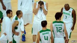 Fique por dentro de tudo que acontece no basquete masculino nas olimpíadas, fora tabela de jogos, seleções, e claro, onde assistir. Basquete Brasileiro Revive Fantasmas E Cai Para Veteranos Da Argentina Bbc News Brasil