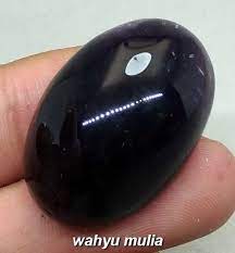 Batu kecubung mempunyai warna yang unik, mulai pucat ungu, hingga ungu tua, merupakan daya tarik tersendiri dan tidak dimiliki jenis batu mulia lainnya. Batu Akik Mustika Kecubung Wulung Senter Ungu Jumbo Asli Kode 1169 Wahyu Mulia Kecubung Ungu Batu Akik