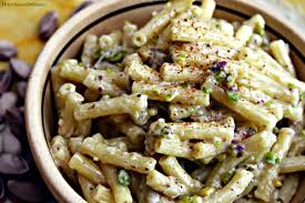 Un primo piatto molto veloce e saporito, cremoso e gustoso; Pennette Al Gorgonzola E Pistacchi Dolce Amara Deliziosa